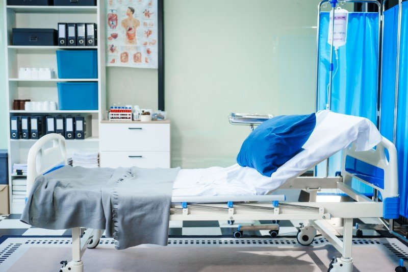 Adjustable hospital bed
